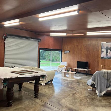 Self Contained Open Shed Space Wainui  ภายนอก รูปภาพ