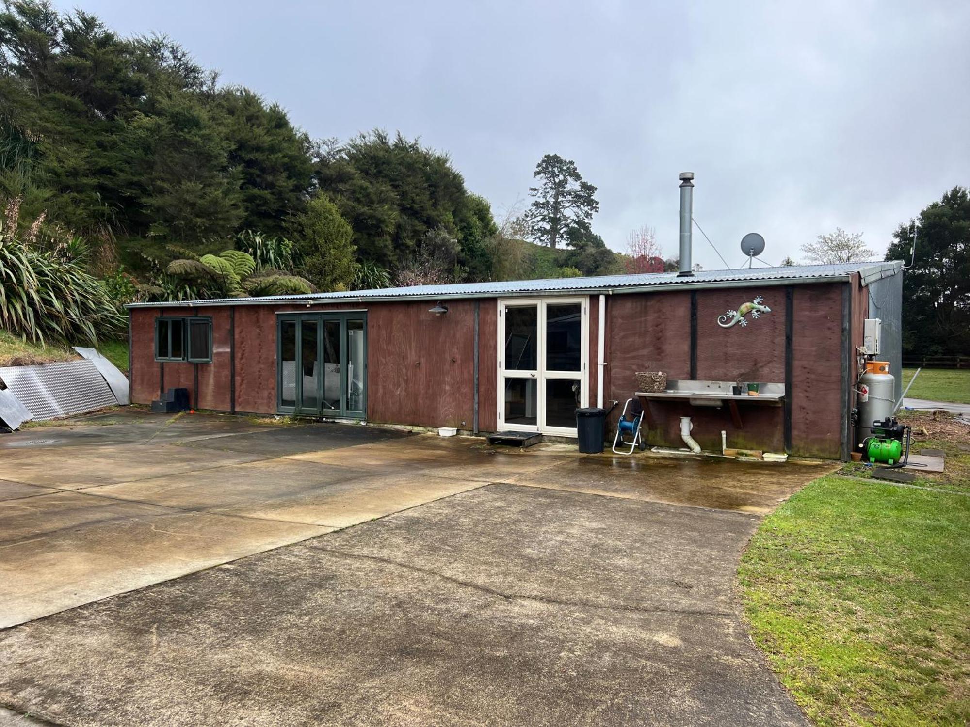Self Contained Open Shed Space Wainui  ภายนอก รูปภาพ