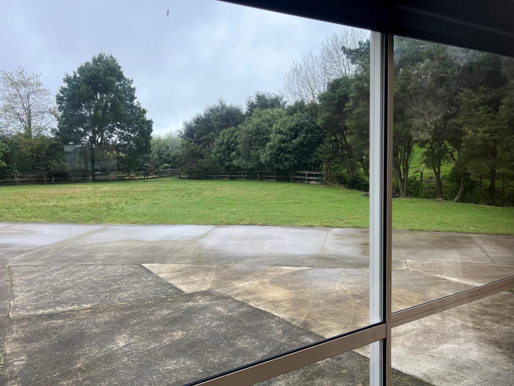 Self Contained Open Shed Space Wainui  ภายนอก รูปภาพ