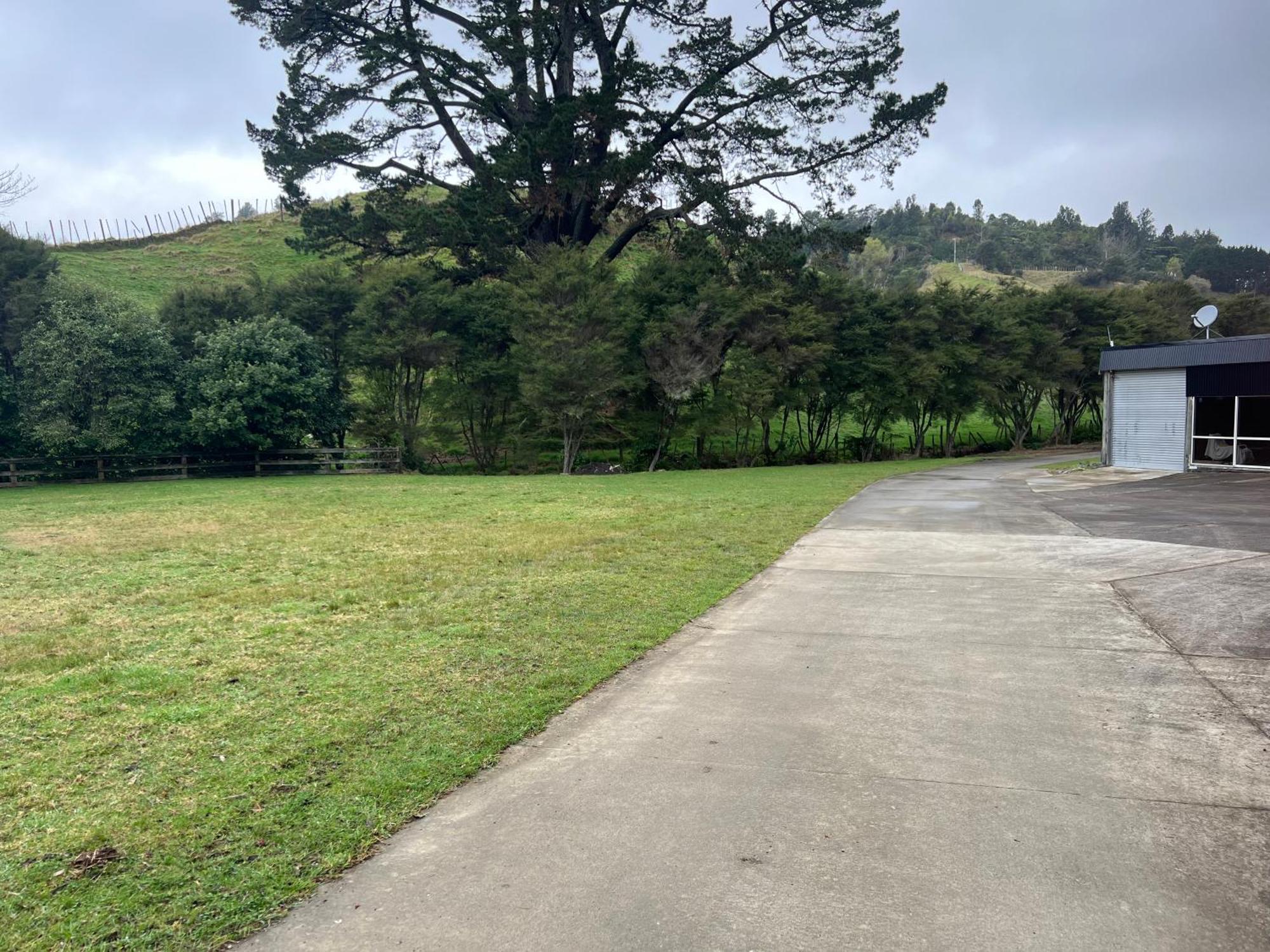 Self Contained Open Shed Space Wainui  ภายนอก รูปภาพ