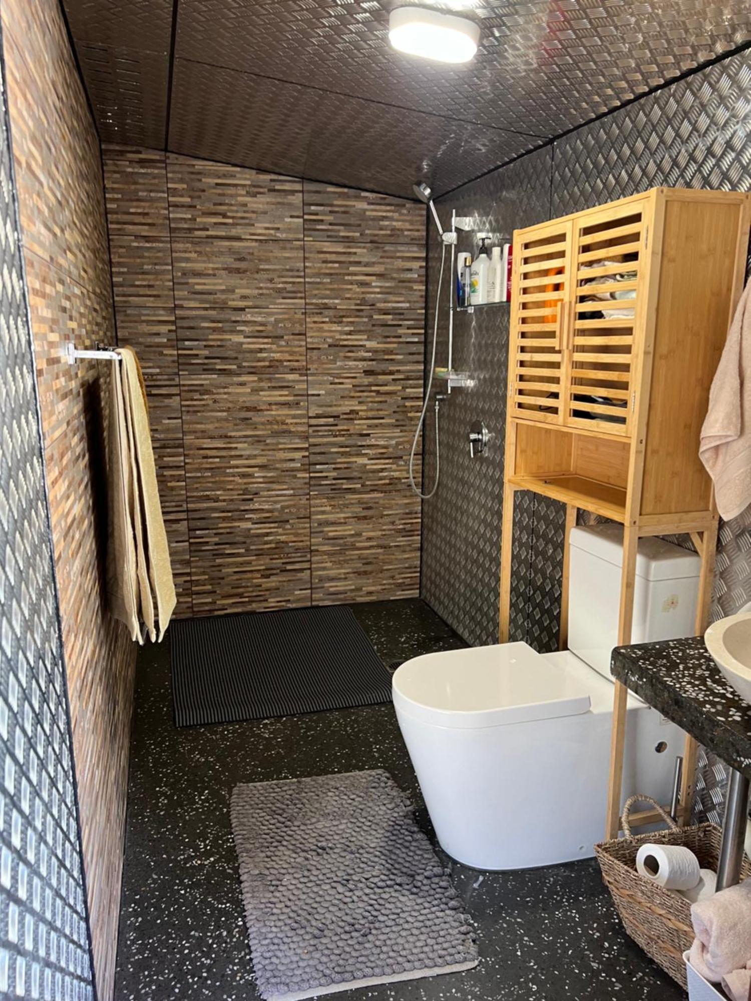 Self Contained Open Shed Space Wainui  ภายนอก รูปภาพ