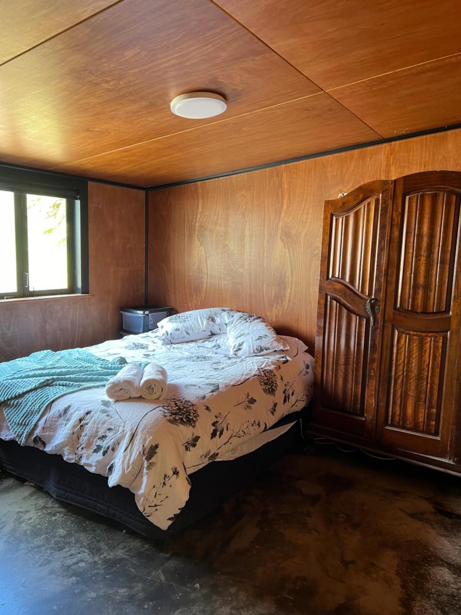 Self Contained Open Shed Space Wainui  ภายนอก รูปภาพ